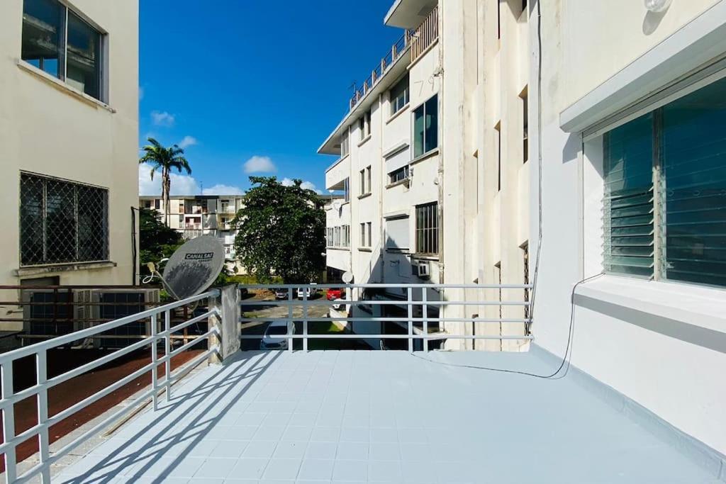 Le Sunshine - Au Coeur Du Centre Ville De Pointe- A- Pitre - Proche De Tout Avec Sa Grande Terrasse Ensoleillee 外观 照片